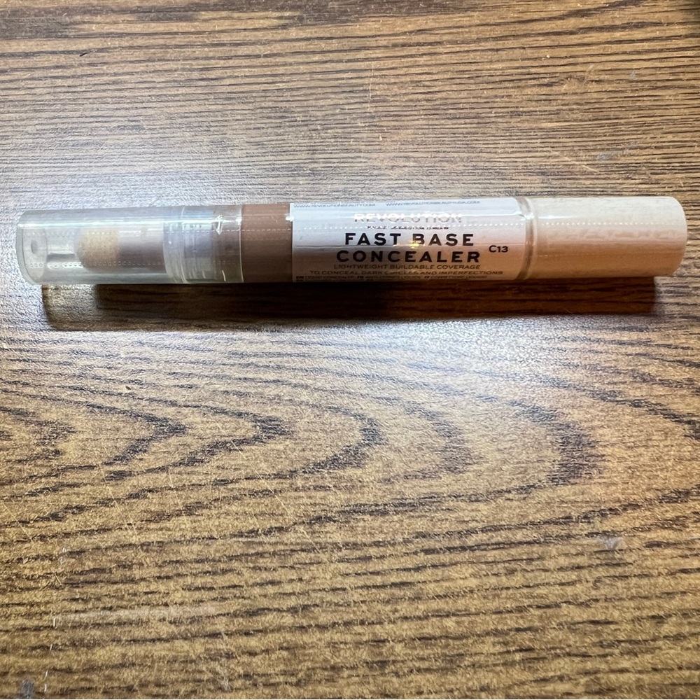 Revolution Fast Base Concealer Lightweight Buildable Coverage To Conceal Circles